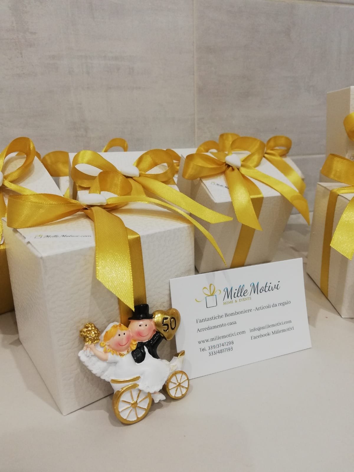 Bomboniera Icona In Cristallo Con Fedi Oro Incrociate Per Matrimonio E 50° Anniversario - 4,5x4,5 Cm Con Scatola E Certificato