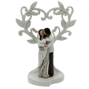 Bomboniera albero della vita con sposi con cuore realizzata in resina, assortita in due modelli. Bomboniera Matrimonio 2019