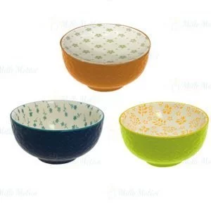 Ciotole da cucina colorate realizzate in ceramica. Decorate e assortite in tre modelli come visualizzato in foto. Queste belle ciotole doneranno un tocco di vivacità alla vostra tavola.