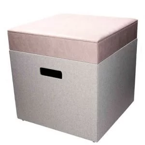 Pouf contenitore mood della linea URBAN. Il pouf contenitore è il complemento d’arredo perfetto per ogni ambiente; dalle linee semplici e dal decoro colorato e sobrio