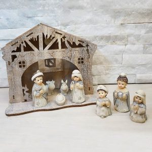 Presepe Sacra Famiglia realizzato in legno con luci led