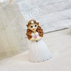 Bomboniera prima comunione bimba ricciola realizzata in resina, con abiti eleganti prima comunione