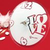 Bomboniera orologio Love moderno orologio da parete realizzato interamente in vetro bianco, di forma rotonda, lancette argentate e scritta "Love" made in Italy e sono realizzate artigianalment