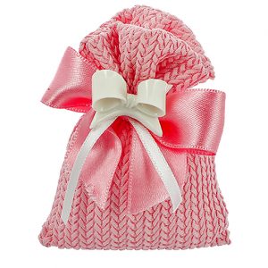 Sacchetto nascita con fiocco bianco in porcellana bianca 2 x 3 cm. Sacchetto realizzato in cotone intrecciato rosa.