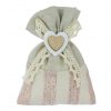 Sacchettino shabby chic rosa con applicazione cuore, realizzato in cotone. Ideale per ogni evento.
