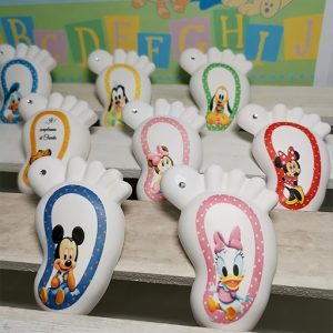 Bomboniera piedino Disney magnete assortita in diversi personaggi Disney come illustrato in foto