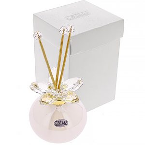 Profumatore tondo con fiore Swaroski. Disponibile in diversi colori di cui: rosa,grigio, ambra, bianca
