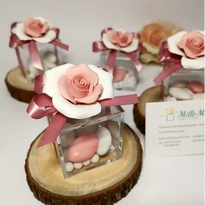 Portaconfetti con applicazione fiore Rosa. Ideale per lasciare un ricordo indelebile nei vostri invitati.