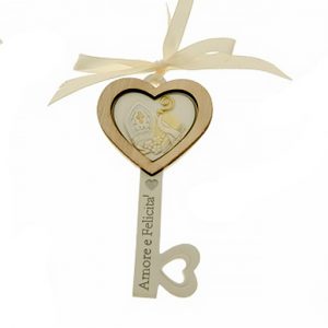 Bomboniera chiave Santa Cresima a forma di cuore di colore panna e bianco, realizzata in resina decorata "Amore e felicità"