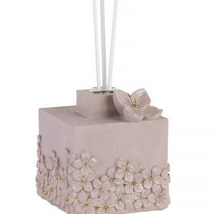 Diffusore quadrato con fiorellini in rilievo, disponibile in tre colori: bianco, celeste , rosa