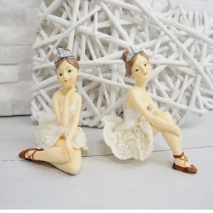 Bomboniera ballerina classica seduta realizzata in resina con tutù.