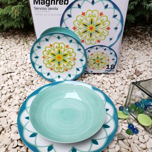 Servizio di piatti Maghreb tiffany composto da 18 pezzi: 6 piatti piani (diametro 27 cm), 6 piatti fondi (20 cm), 6 piatti dessert (19cm).