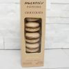 Particolari meringhe 5 morbide meringhe con farina di mandorle e un goloso ripieno al gusto di Cacao.