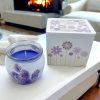 Candela profumata lavanda con portacandela fiorellini lilla
