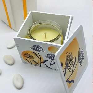 Candela profumata vaniglia con portacandela fiorellini e sole