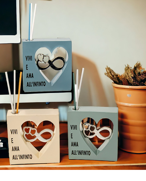 Profumatore Love infinito, diverso dal solito, assortito in tre colori dal design unico
