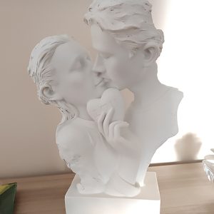 Statua coppia cuore love