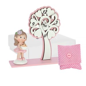 Bomboniera Orologio bimba con cupcake tra le mani, bomboniera realizzata su base rosa in legno su cui sono rappresentati un albero della vita con effetto doppiato rosa e bianco e davanti ad esso.