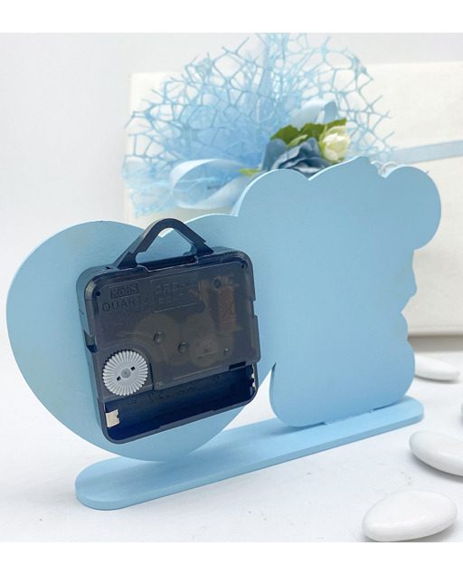 Orologio battesimo arricchito da un simpatico orsetto cielo e un raffinato quadrante a forma di cuore