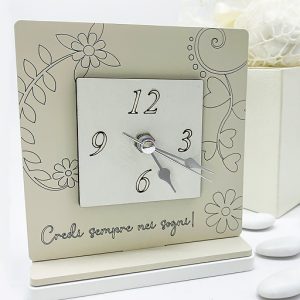 Orologio con motivi floreali con frase incisa "Credere sempre nei sogni"