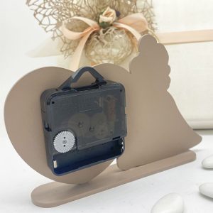 Orologio sposi romantici a forma di cuore. Con dimensioni di 11 x 13 cm, sposi stilizzati è il simbolo perfetto di un legame eterno