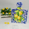 Tagliere blu decorato con limoni, design in rilievo. Ideale per realizzare con semplicità e creatività