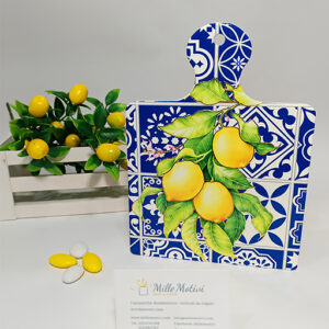 Tagliere blu decorato con limoni, design in rilievo. Ideale per realizzare con semplicità e creatività