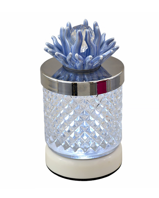 Lampada con corallo blu realizzata in pregiato vetro, con un coperchio dorato e un raffinato corallo in Capodimonte color blu, questa lampada.