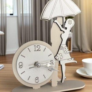 Orologio coppia bacio sotto ombrello. Realizzata in pregiato legno nei delicati toni panna e bianco