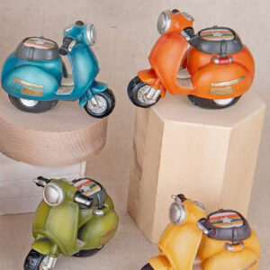 Bomboniera vespa con luce led. Bomboniera moderna e ricca di dettagli, perfetta per la Prima Comunione.