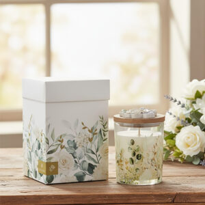 Candela blooming love decorata in stile floreale. Nuova collezione 2026