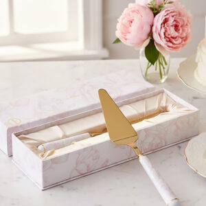 Paletta torta decorazione rosa con manico decorato.