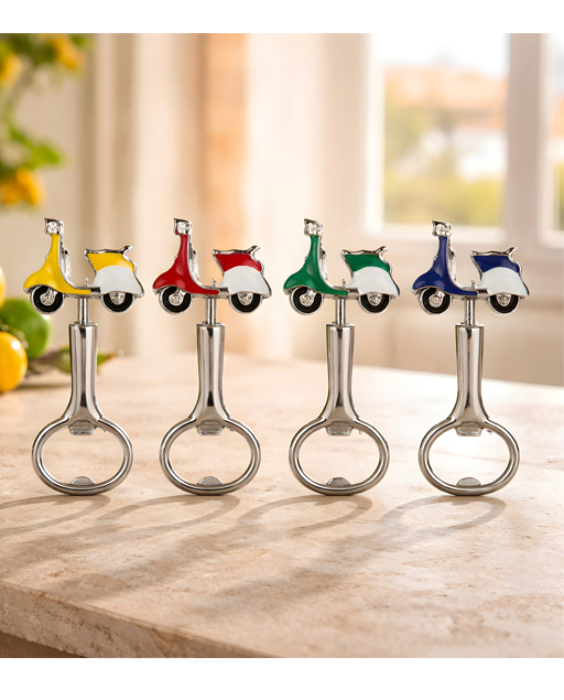 Bomboniera apribottigle vespa realizzato in metallo, disponibile in 4 colori assortiti.